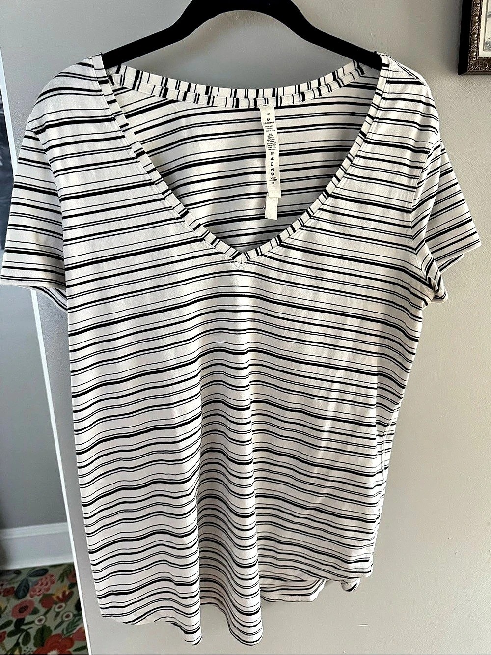 Lululemon Love V-Neck T-Shirt Striped Short Sleeve Top